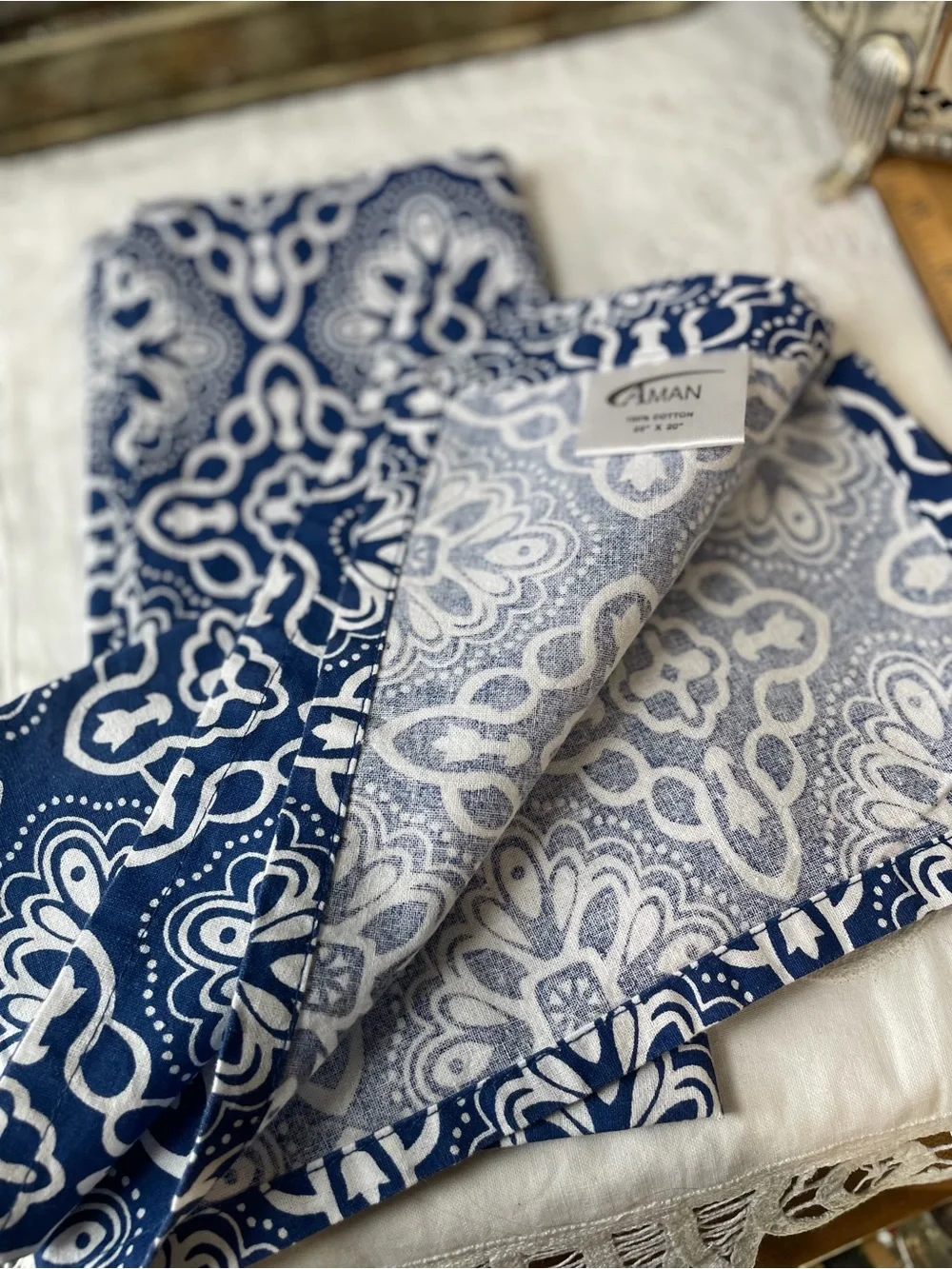 Aman. blue white